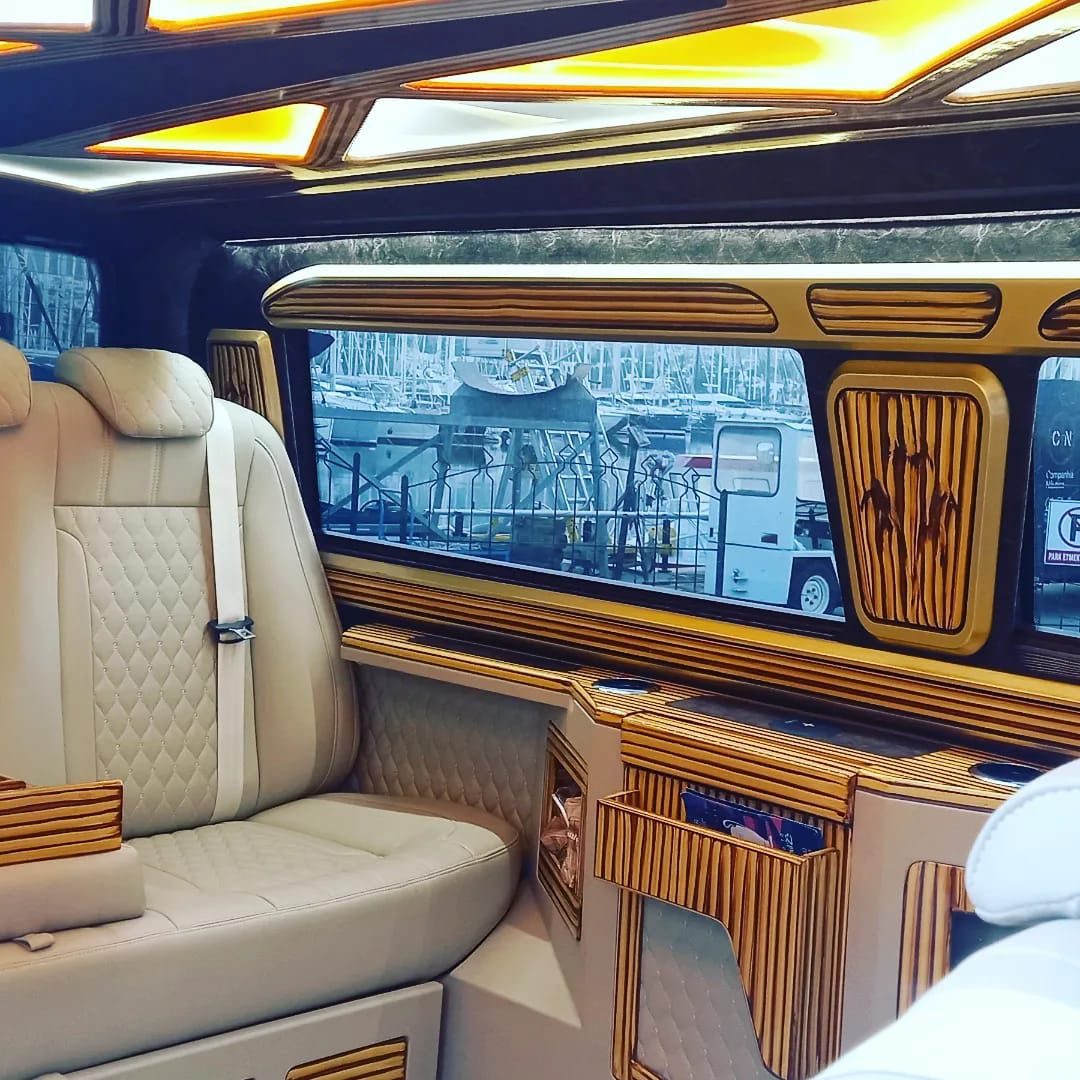 Mercedes Vito VIP ahşap ve altın detaylı iç mekan